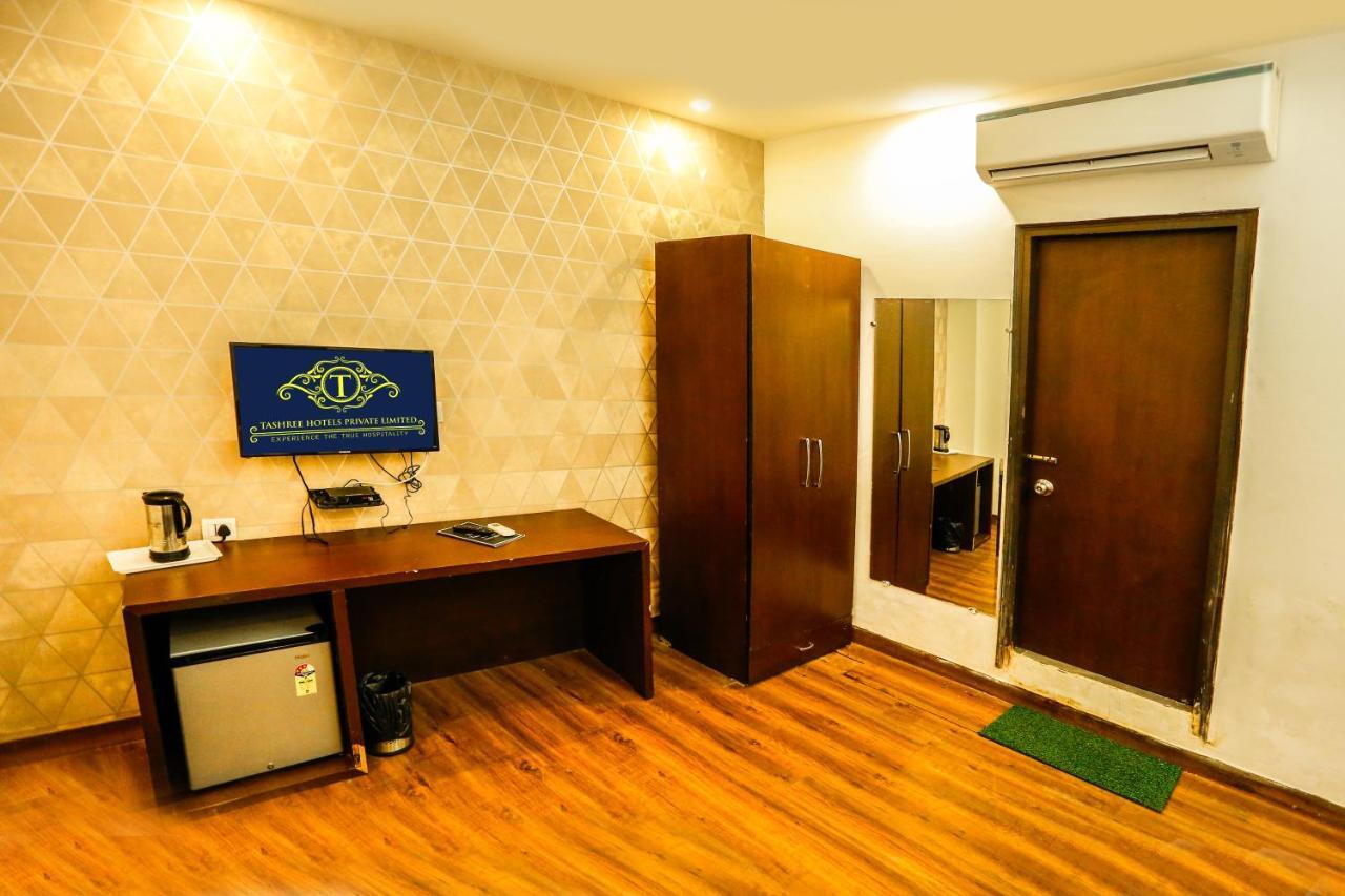 Airport Hotel Tashree Neu-Delhi Exterior foto